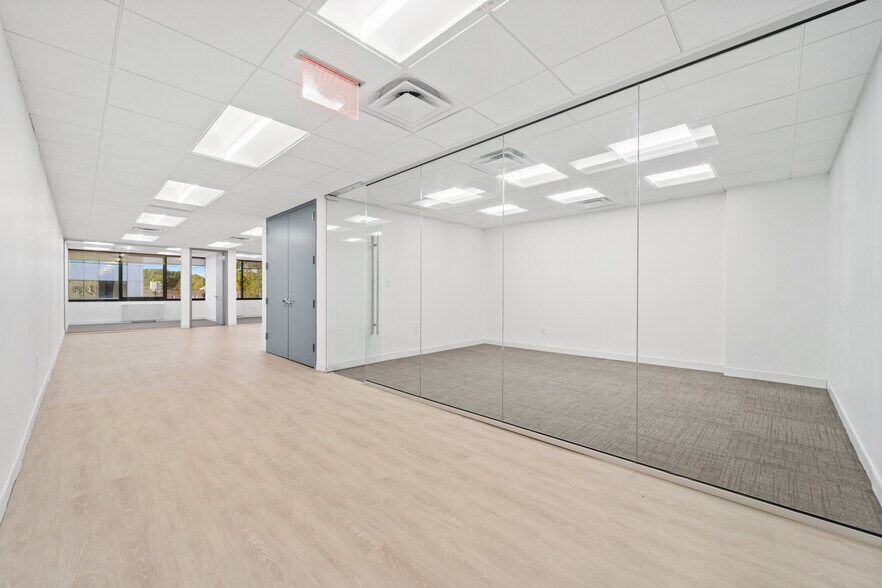More Photos Of 60 Cutter Mill Rd, Great Neck Office For Lease