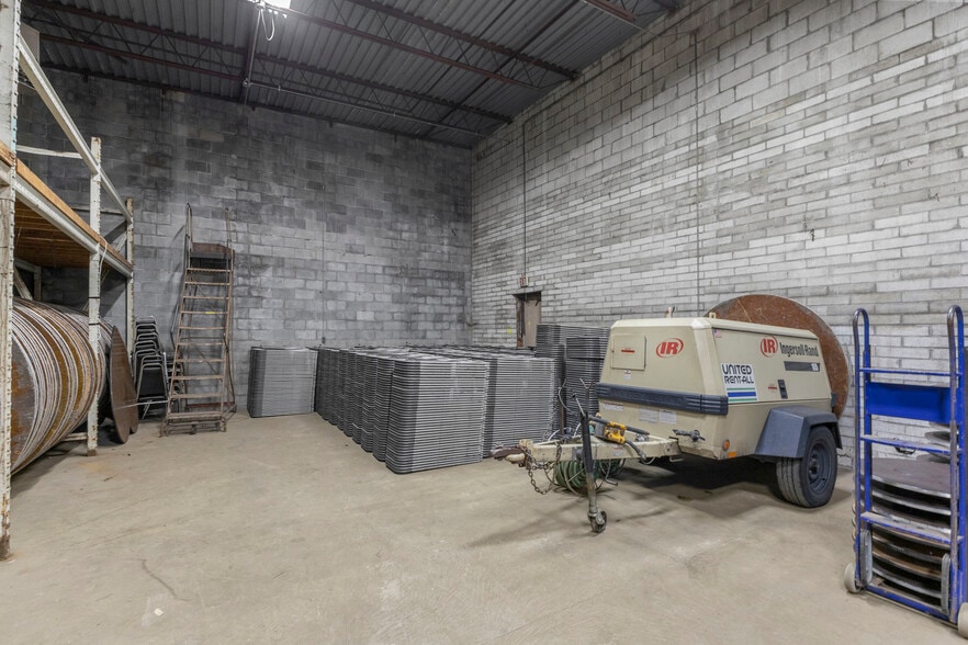 More Photos Of 24134 W Warren St, Dearborn Heights Freestanding For Sale