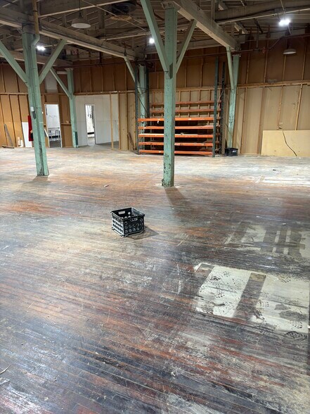 More Photos Of 120 Coit St, Irvington Manufacturing For Lease