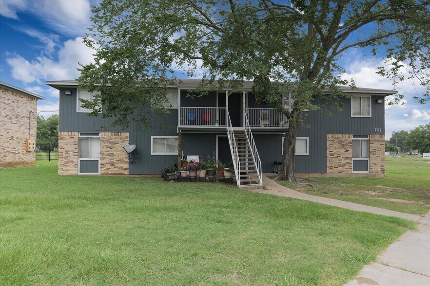 More Photos Of 710 Hall Ave, Caldwell Apartments For Sale