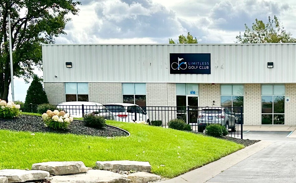 More Photos Of 648 Progress Ave, Munster Warehouse For Lease