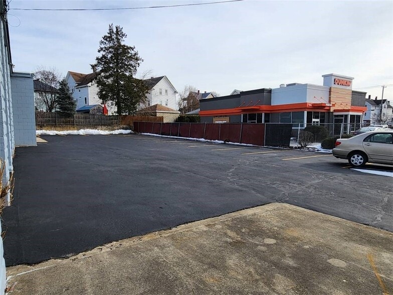 More Photos Of 433 Broadway, Pawtucket Light Distribution For Sale