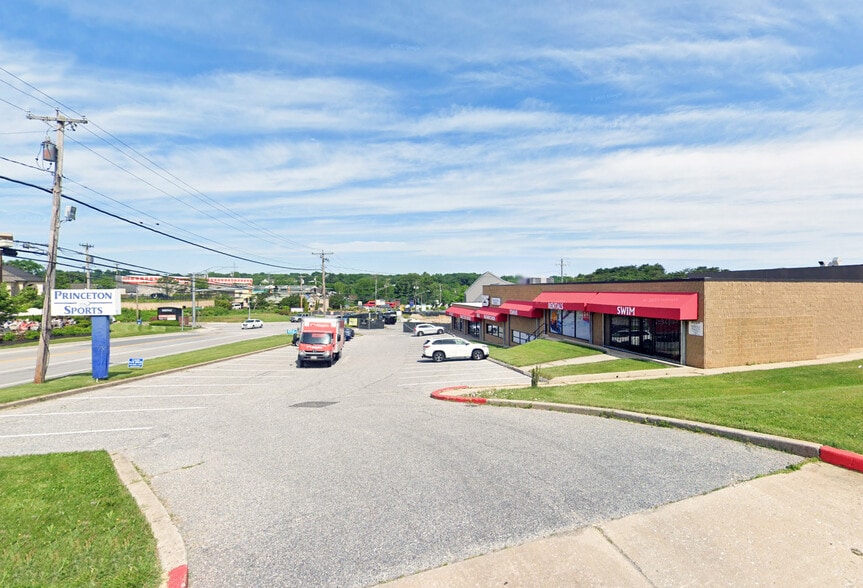 More Photos Of 6239 Falls Rd, Baltimore Storefront Retail Office For Lease