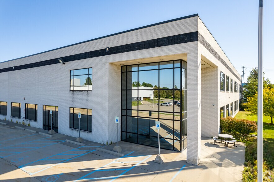 More Photos Of 2455 Featherstone Rd, Auburn Hills Warehouse For Lease