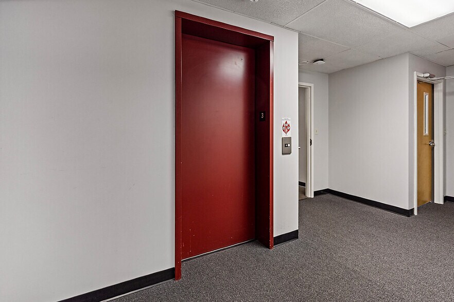 More Photos Of 323 State St, Augusta Office Residential For Sale