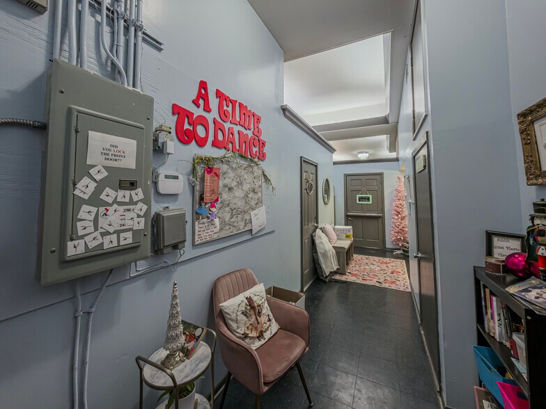 More Photos Of 114 N Patterson, Valdosta Storefront Retail Office For Sale