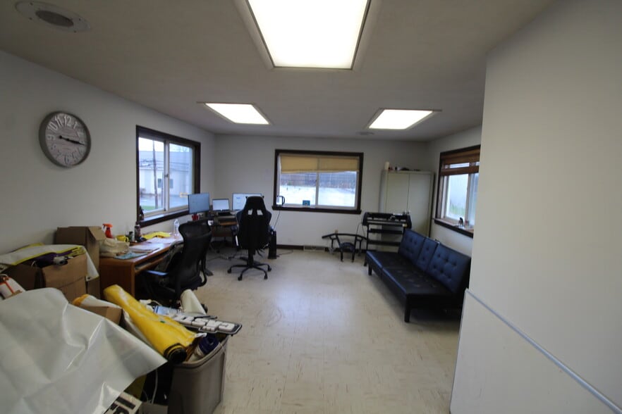 More Photos Of 585 S Main St, Central Square Auto Dealership For Sale