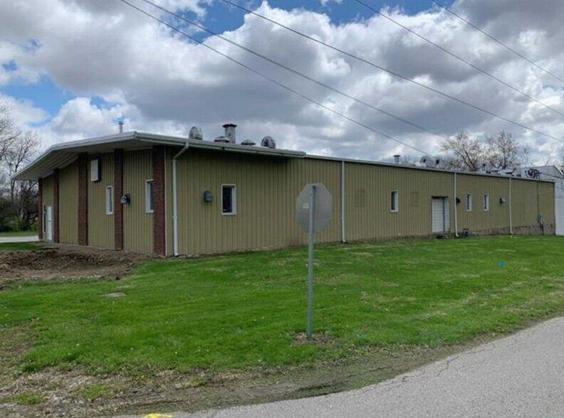 More Photos Of 505 Walnut St, Shirley Distribution For Lease