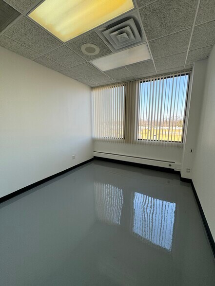 More Photos Of 121 S Wilke Rd, Arlington Heights Medical For Lease