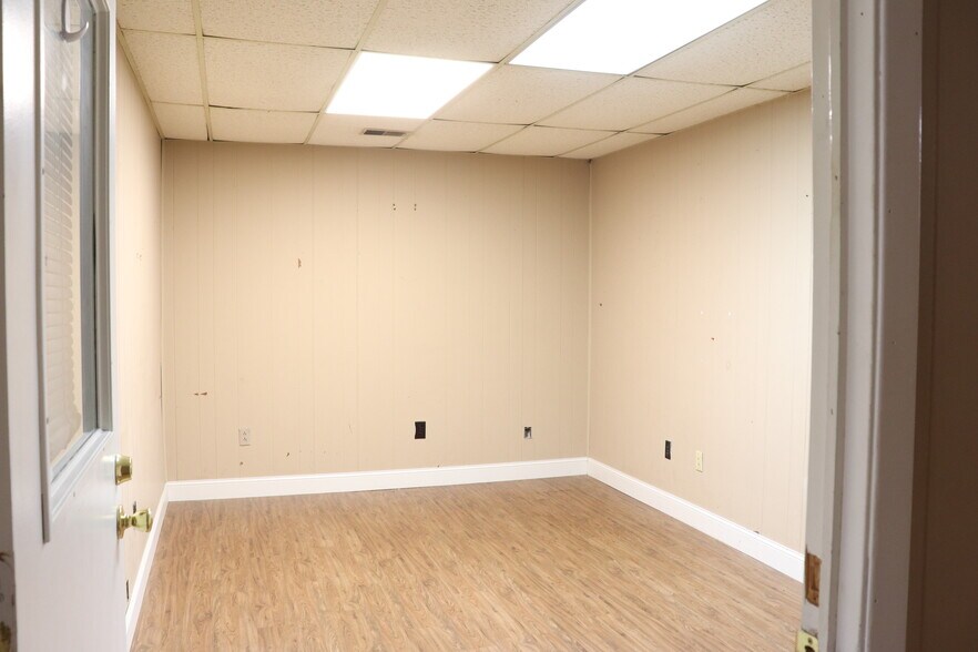 More Photos Of 400 Chestnut St NW, Hartselle Office For Sale