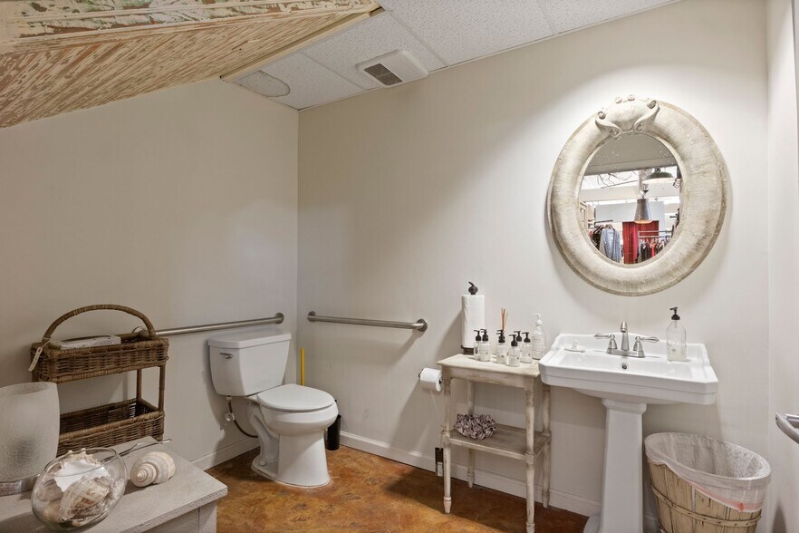 More Photos Of 219 N Main St, Winnsboro Storefront For Sale