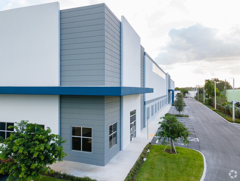Primary Photo Of 3303 SW 12th Ave, Fort Lauderdale Unknown For Lease