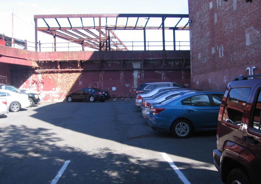 More Photos Of 1695-1699 Main St, Springfield Medical For Lease