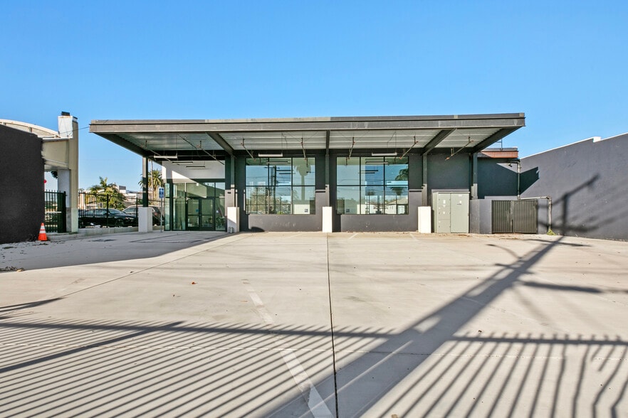 Primary Photo Of 4410 W Victory Blvd, Burbank General Retail For Lease