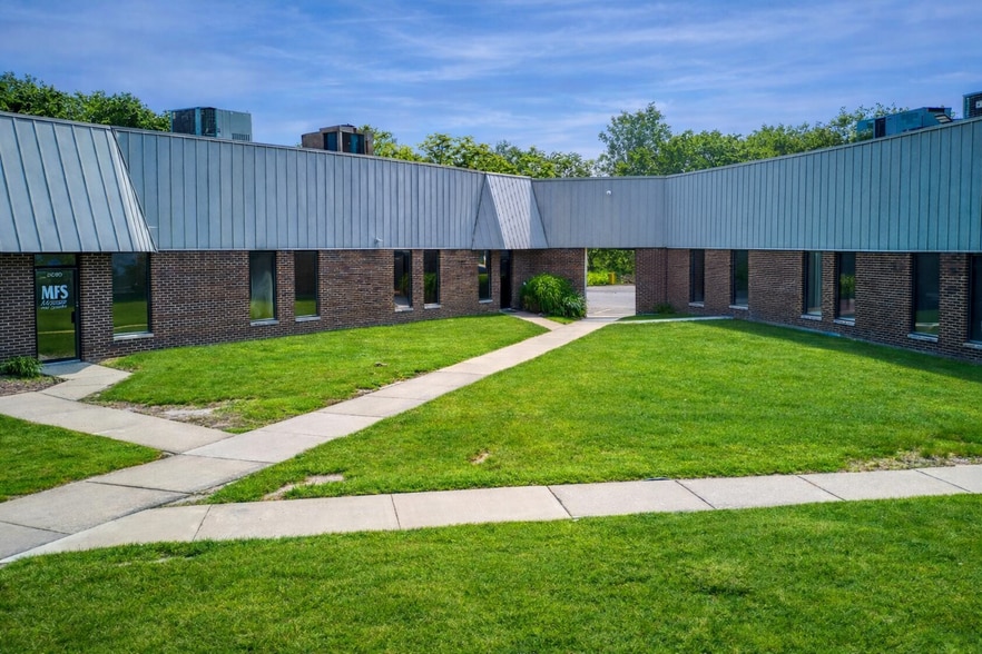 More Photos Of 20978-21084 Bridge St, Southfield Unknown For Lease