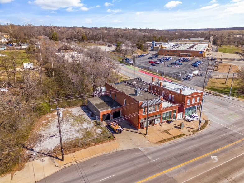More Photos Of 2510 E 85th St, Kansas City Flex For Sale