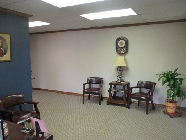 More Photos Of 205 W Hartford Ave, Ponca City Office For Lease