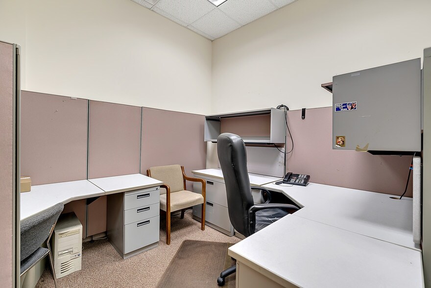 More Photos Of 4229 Lafayette Center Dr, Chantilly Business Park For Lease