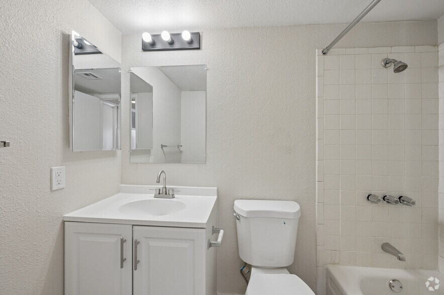 More Photos Of 5800 Bromley Ave, Las Vegas Apartments For Sale