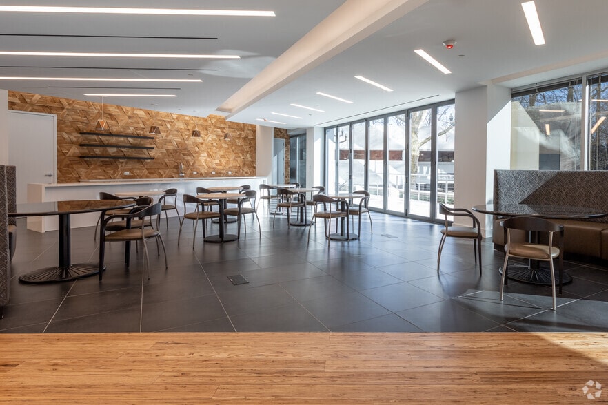 More Photos Of 2000 Corporate Ridge Rd, McLean Office For Lease