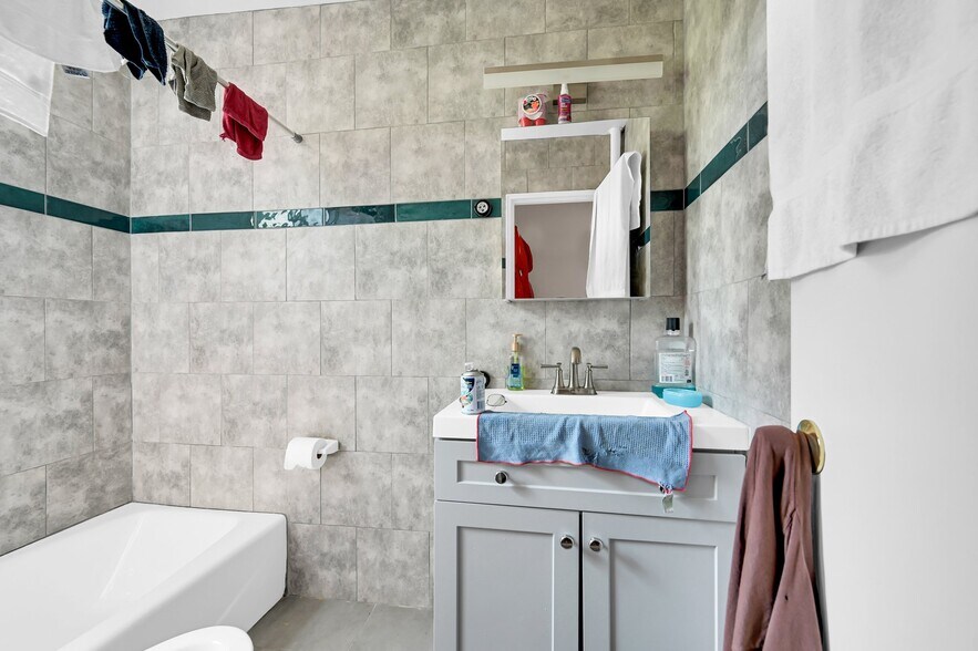 More Photos Of 2901 Matthews, Bronx Apartments For Sale