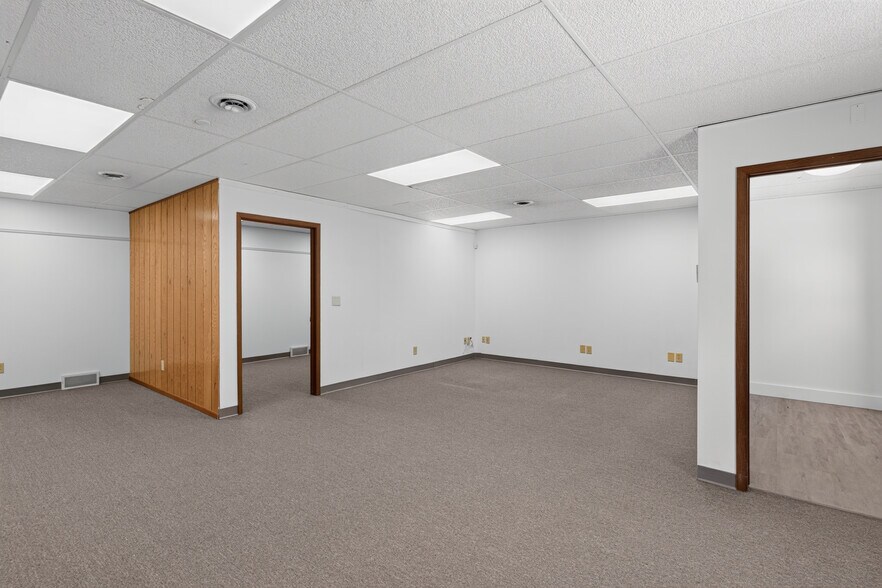More Photos Of 908 N 4th St, Ames Warehouse For Lease