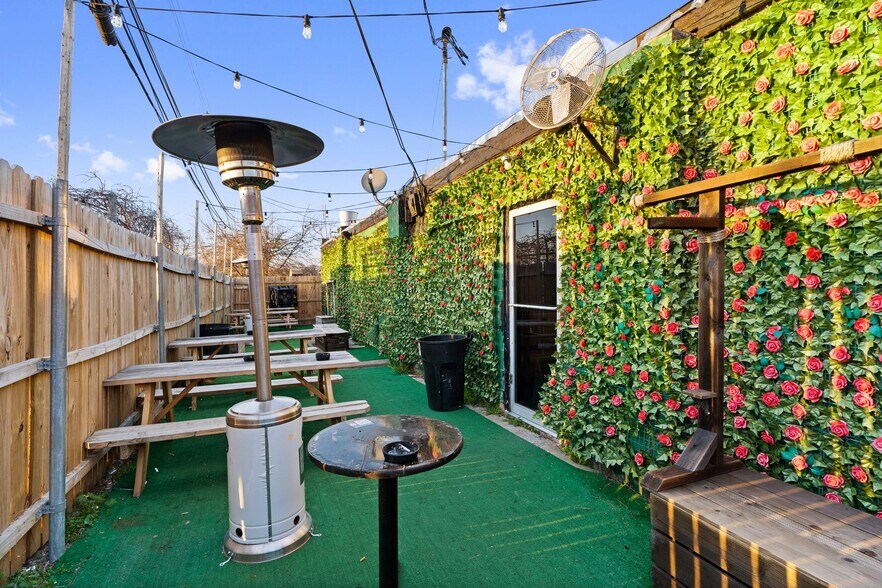 More Photos Of 5215 Singing Hills Dr, Dallas Restaurant For Sale