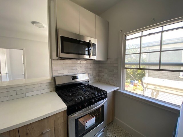 More Photos Of 2666 Orchard Ave, Los Angeles Multifamily For Sale