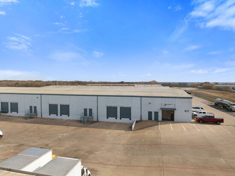 More Photos Of 812-814 Blue Mound Rd, Saginaw Warehouse For Lease