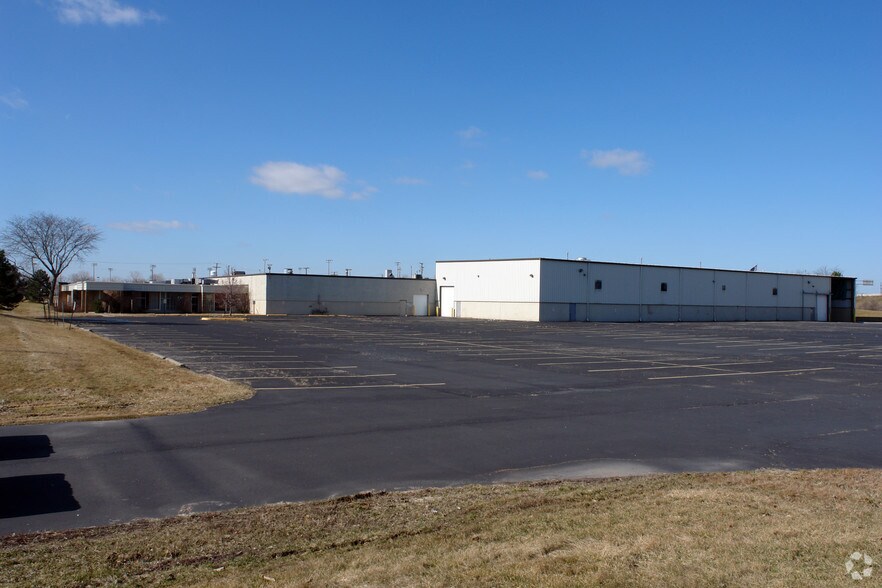 More Photos Of 33195 Harper Ave, Saint Clair Shores Manufacturing For Lease