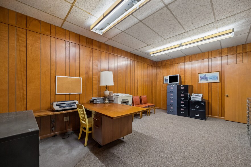 More Photos Of 910 4th St, Rosenberg Office For Sale