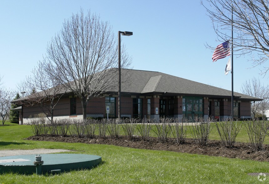 More Photos Of 170 N Il Route 31, Crystal Lake Bank For Lease