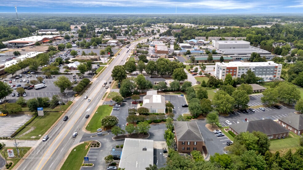 More Photos Of 634 Fairview Rd, Simpsonville Medical For Sale