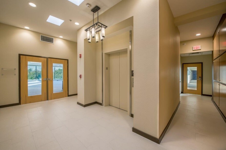 More Photos Of 1011 E Colonial Dr, Orlando Office Residential For Lease