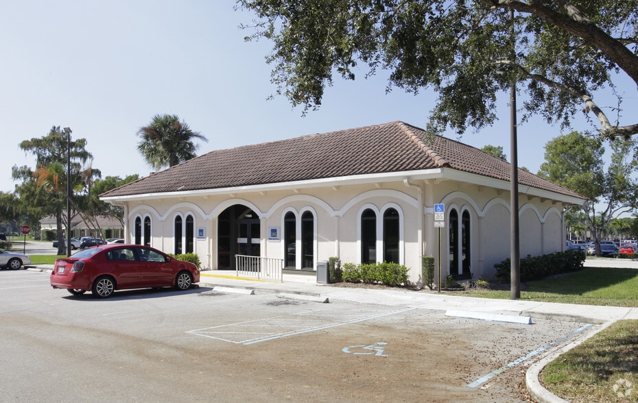 More Photos Of 11900 Forest Hill Blvd, Wellington Bank For Sale