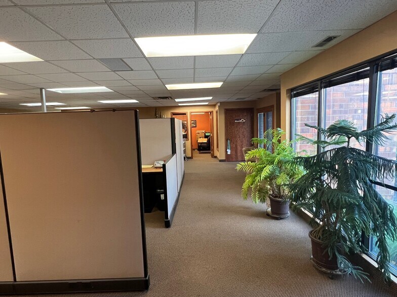 More Photos Of 4970-4980 Lincoln Dr, Minneapolis Medical For Sale