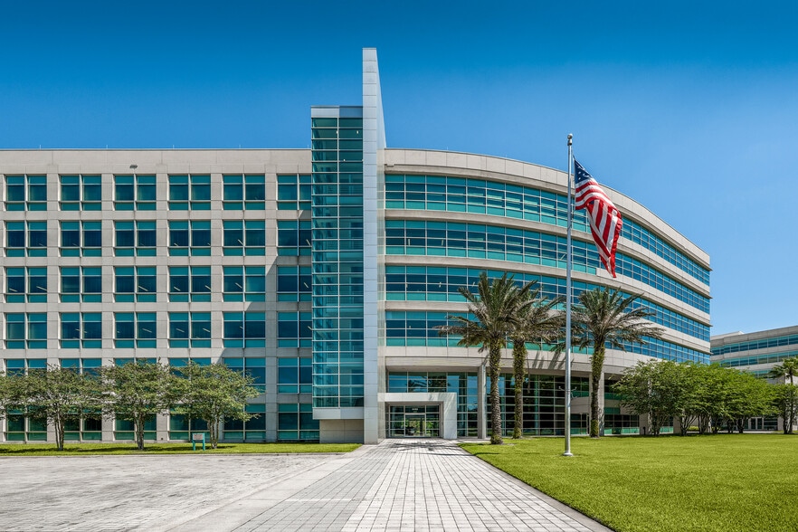 More Photos Of 8125 Highwoods Palm Way, Tampa Office For Sale