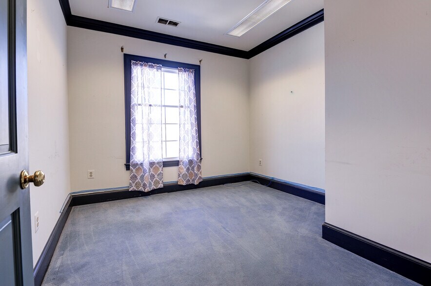 More Photos Of 13000 Harbor Dr, Woodbridge Office For Lease