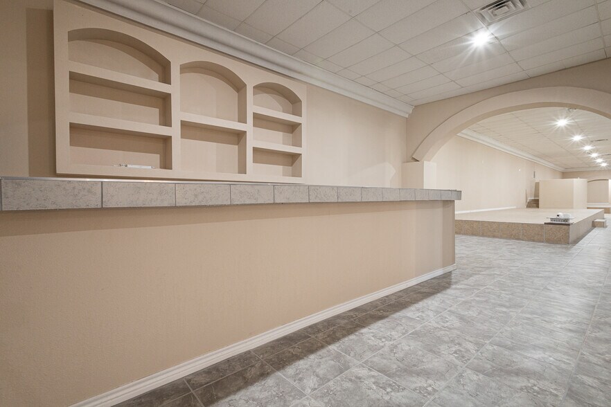 More Photos Of 13644 David Dr, El Paso Showroom For Lease