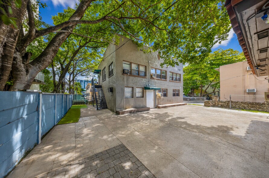 More Photos Of 1035 NW 4th St, Miami Apartments For Sale