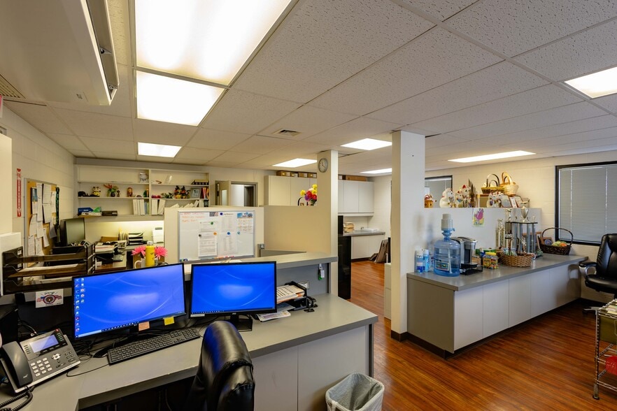 More Photos Of 99-1392 Koaha Pl, Honolulu Warehouse For Sale