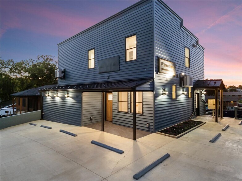 Primary Photo Of 901 8th St, Radford Apartments For Sale