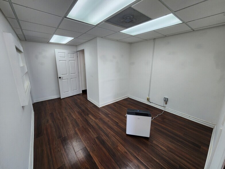 More Photos Of 4105 12 Mile Rd, Berkley Storefront For Sale