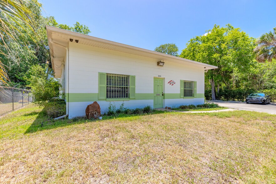 More Photos Of 300 Washington Pl, Ormond Beach Warehouse For Sale