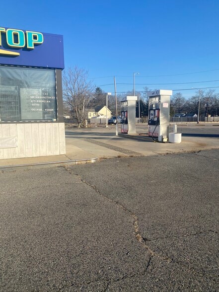 More Photos Of 584 Washington St, Attleboro Service Station For Sale