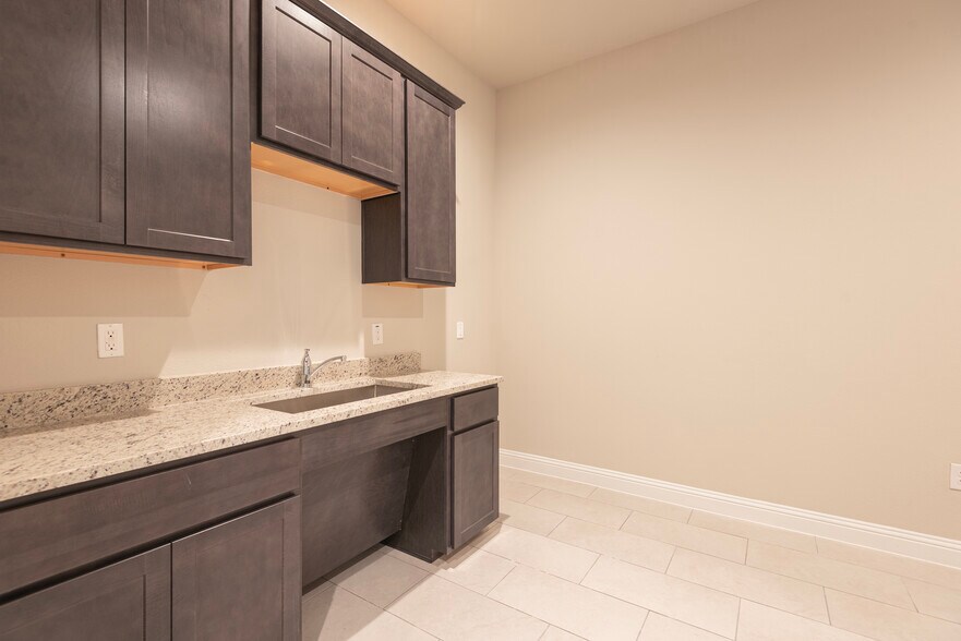 More Photos Of 2601 Little Elm Pkwy, Little Elm Office For Lease