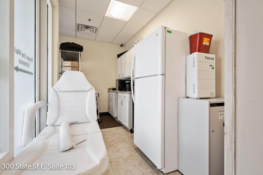 More Photos Of 300 State St E, Oldsmar Office For Lease