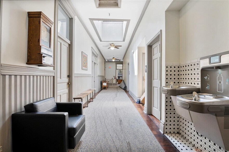 More Photos Of 13 W Pine St, Orlando Storefront Retail Office For Lease