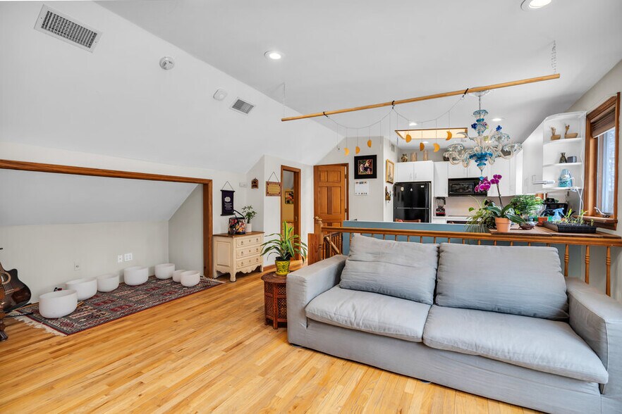 More Photos Of 261 Rt 34, Colts Neck Veterinarian Kennel For Sale