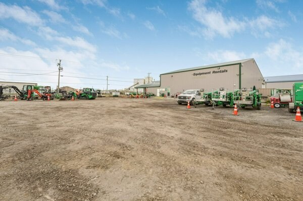 More Photos Of 30 Industrial Dr, Sylvan Lake Service For Lease